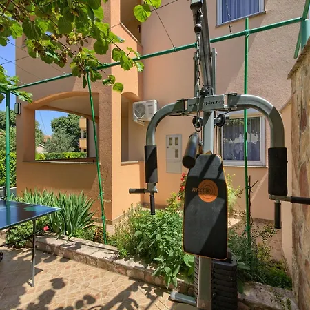 Nyaraló In With Pool Near