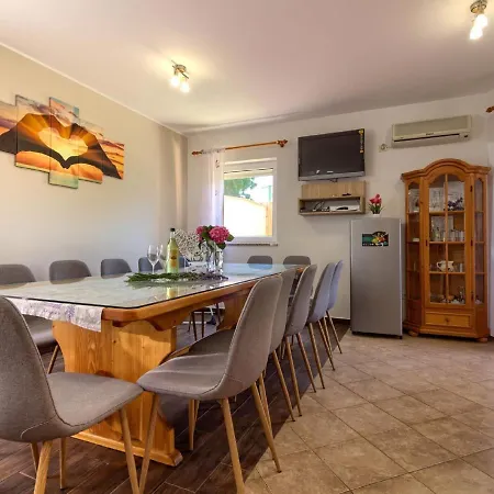 Spacious In With Private Pool Holiday home Peroj