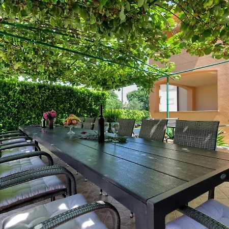Spacious In With Private Pool * Peroj