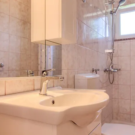 Spacious In With Private Pool Holiday home Peroj