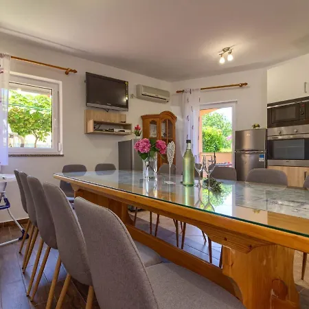 Holiday home Spacious In With Private Pool *