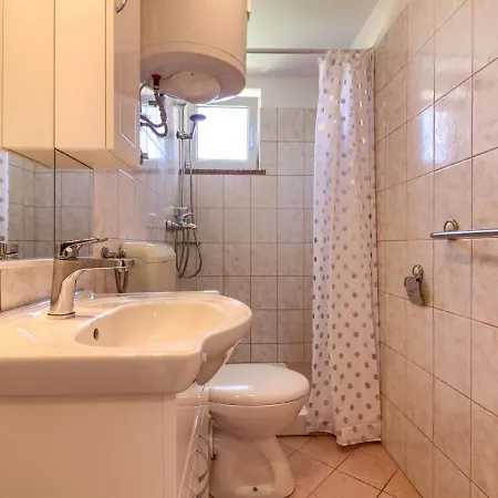 Spacious In With Private Pool Peroj
