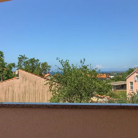 Spacious In With Private Pool Peroj