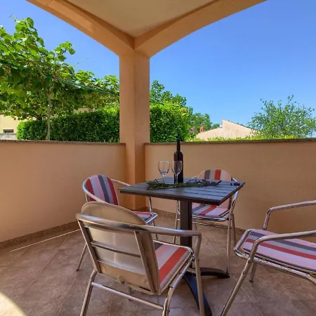 Spacious In With Private Pool Holiday home *