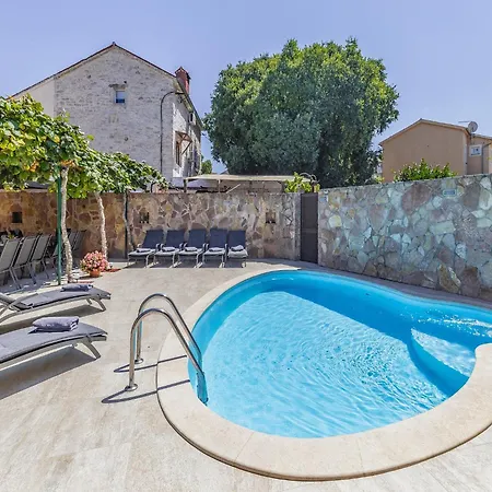 Ferienhaus In With Pool Near Peroj