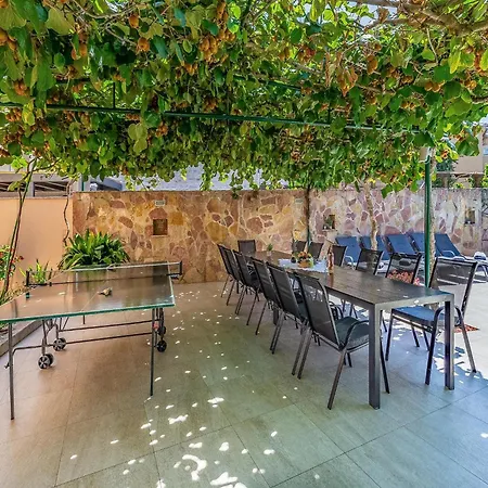 度假居 In With Pool Near