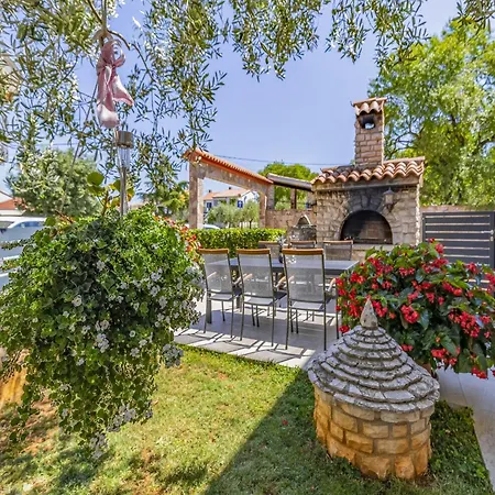 In With Pool Near 度假居