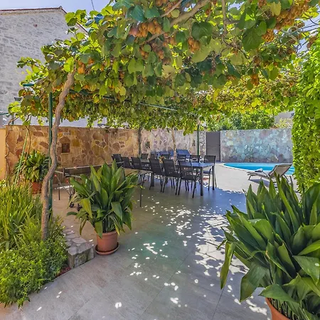 In With Pool Near * 佩罗杰