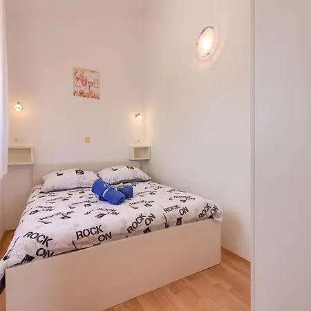 In With Pool Near 度假居