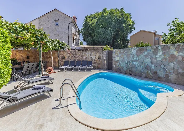 펜션 In With Pool Near 페로이