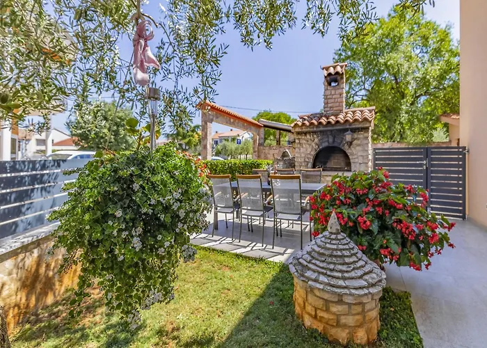 In With Pool Near 펜션